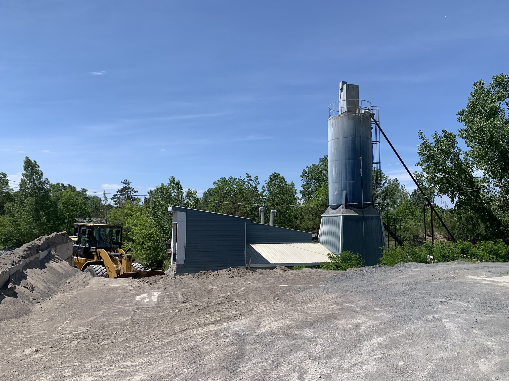 Aggregate yard and concrete batching facility